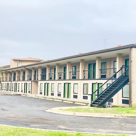 Super 8 By Wyndham-Tupelo Airport Motel Eksteriør bilde