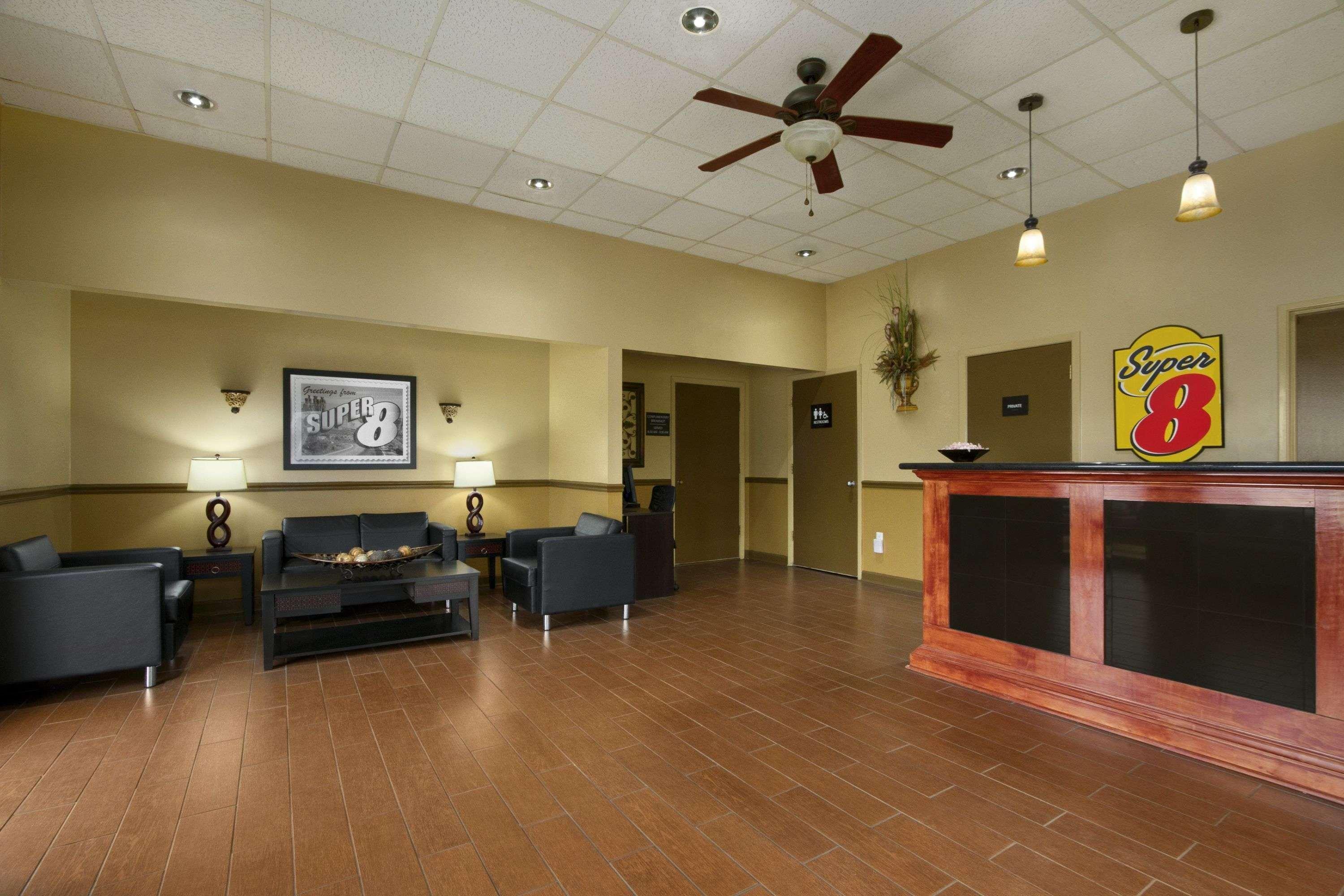 Super 8 By Wyndham-Tupelo Airport Motel Eksteriør bilde