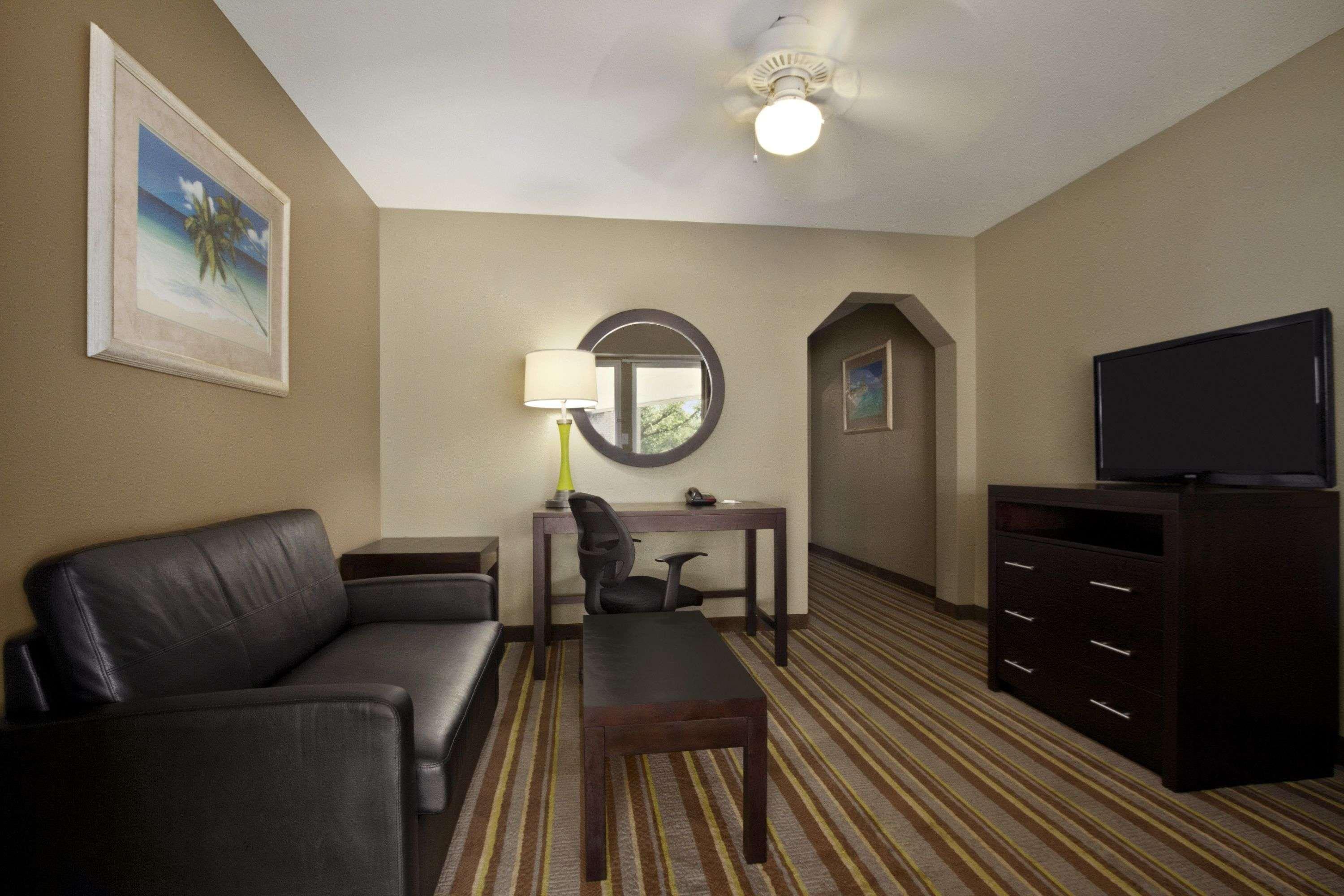 Super 8 By Wyndham-Tupelo Airport Motel Eksteriør bilde