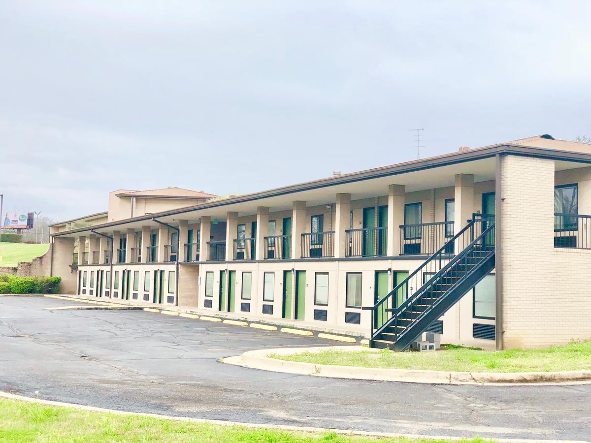 Super 8 By Wyndham-Tupelo Airport Motel Eksteriør bilde
