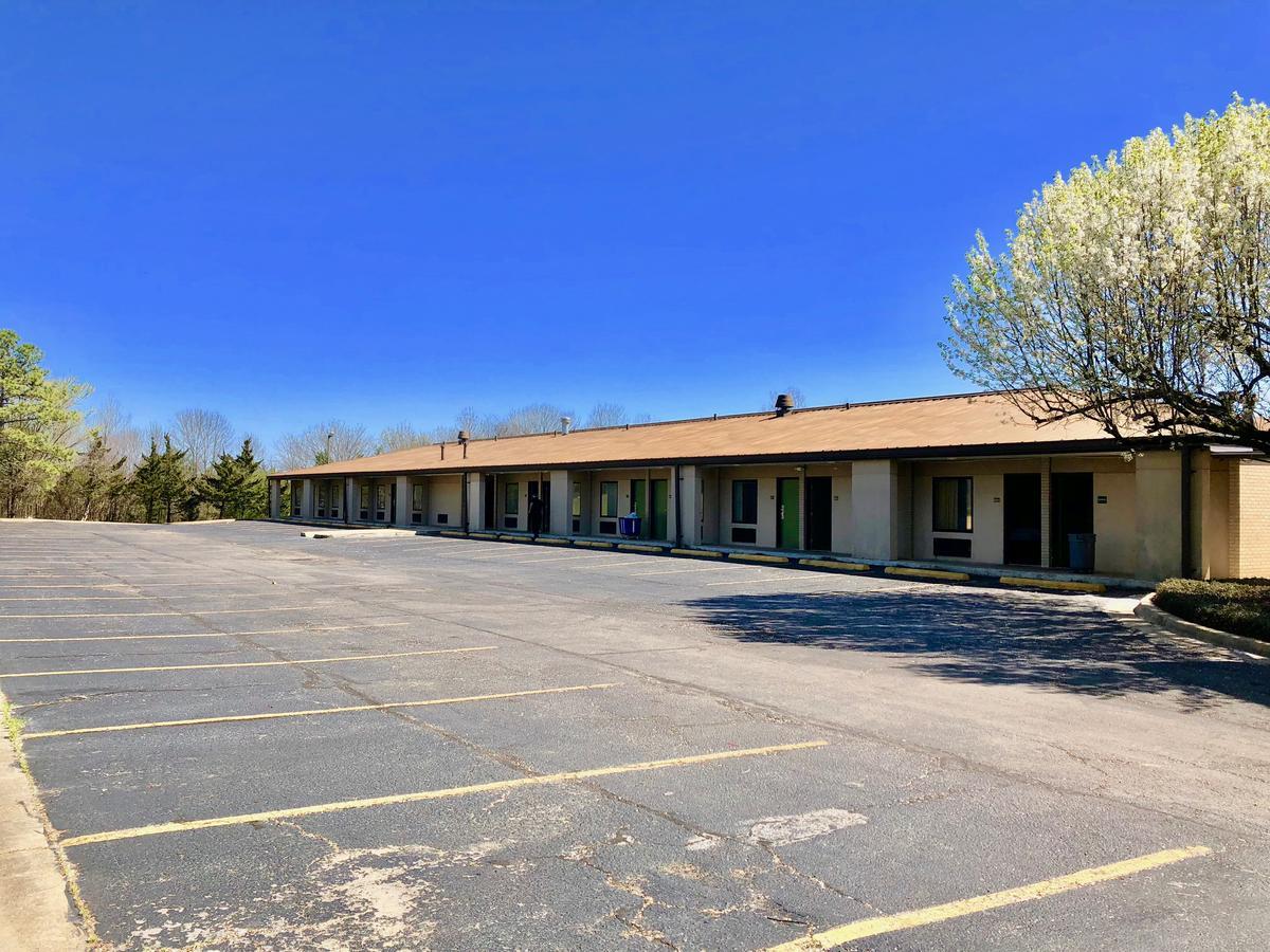 Super 8 By Wyndham-Tupelo Airport Motel Eksteriør bilde