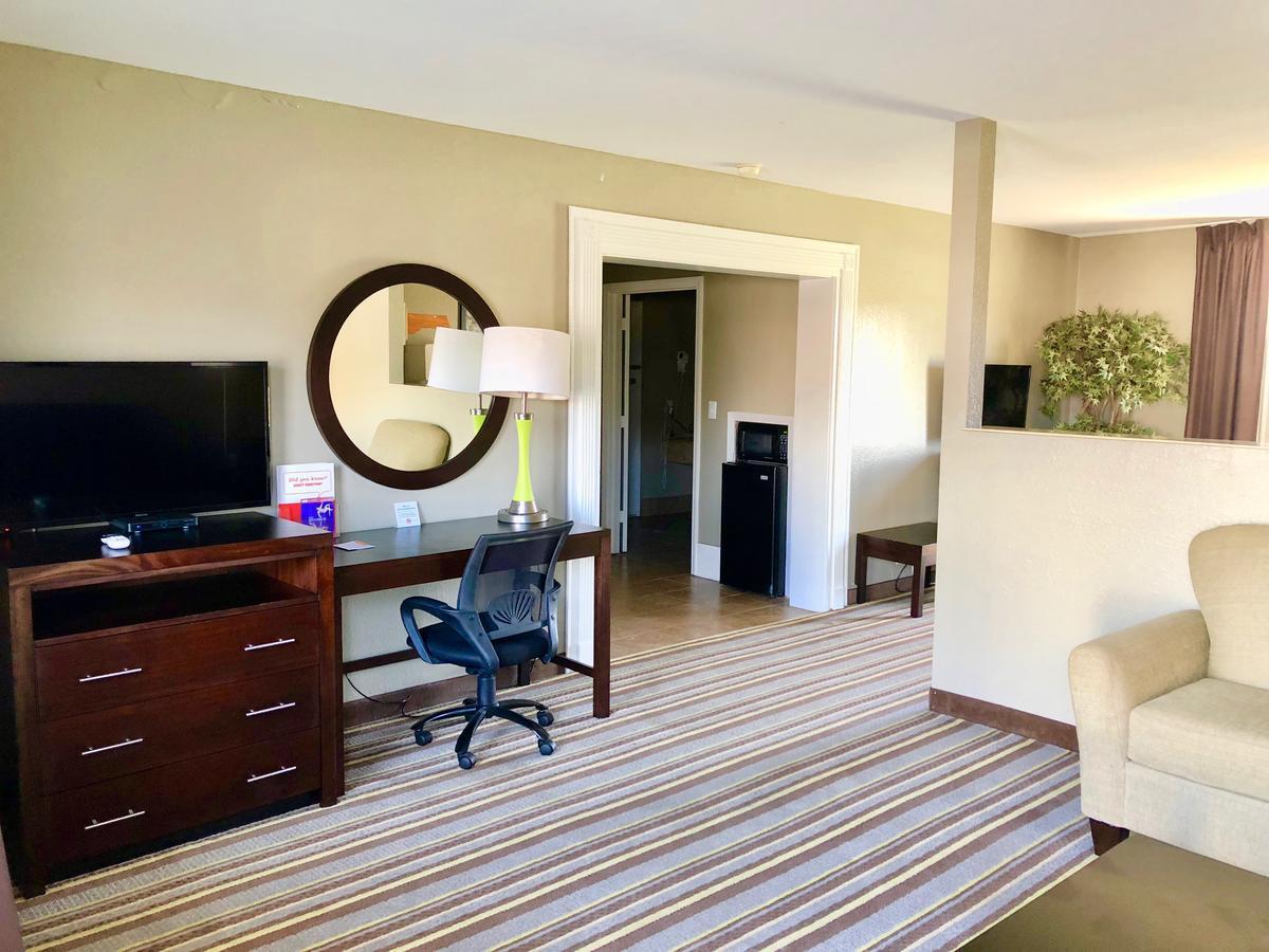 Super 8 By Wyndham-Tupelo Airport Motel Eksteriør bilde