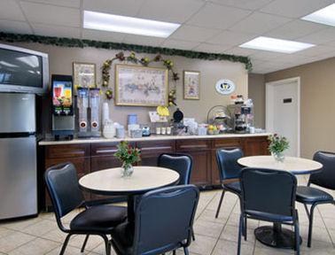 Super 8 By Wyndham-Tupelo Airport Motel Restaurant bilde